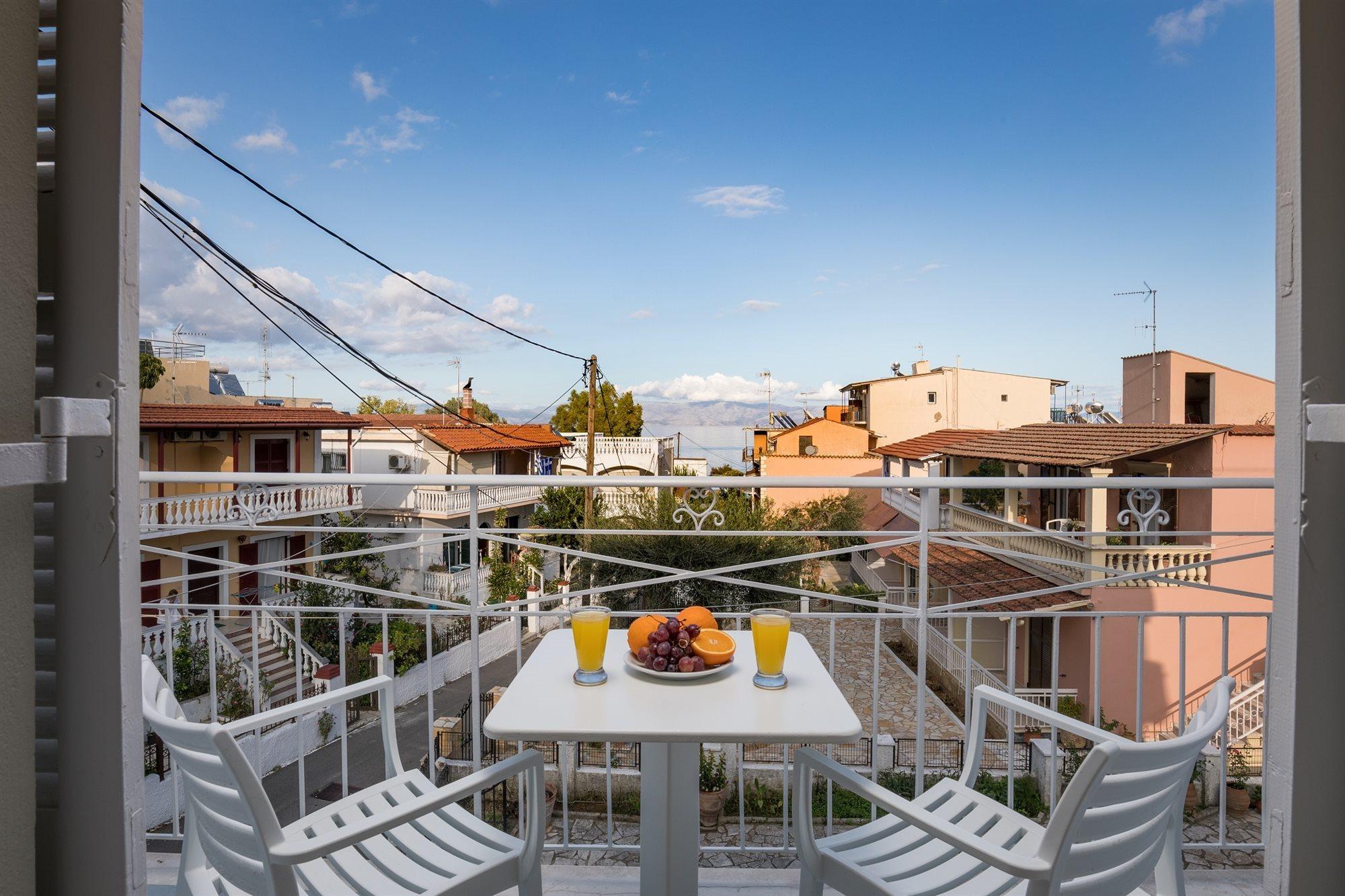 Bella Vista Beach Hotel And Studios 贝尼蔡斯 外观 照片